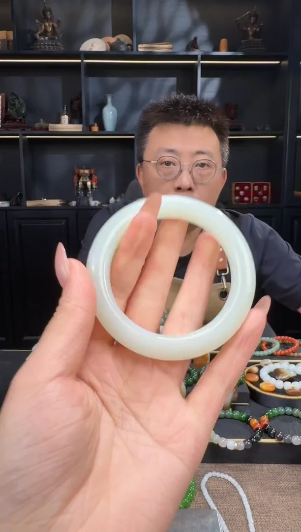 颈饰未镶嵌和田玉迪克兰手镯59mm