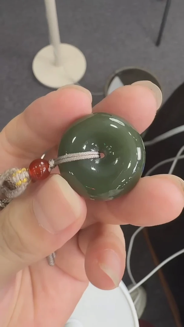 和田玉未镶嵌颈饰平安扣配绳