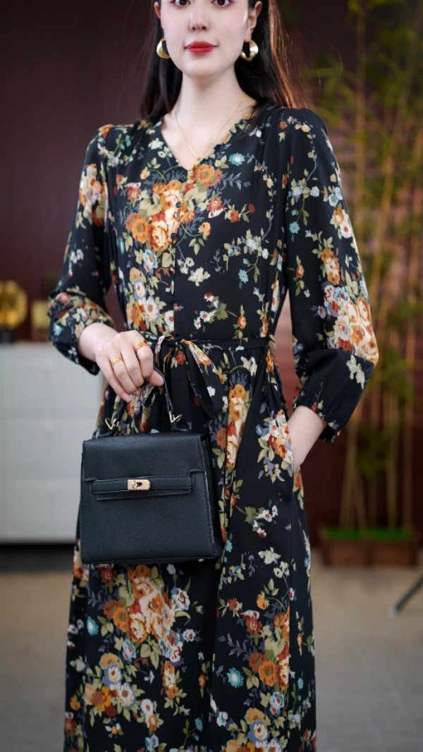 2025新款 [花团锦簇]高级贵气连衣裙时髦V领长袖质感裙子收腰长裙