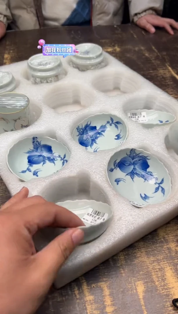 【闪购商品】/戏墨柴窑桃子葵口杯