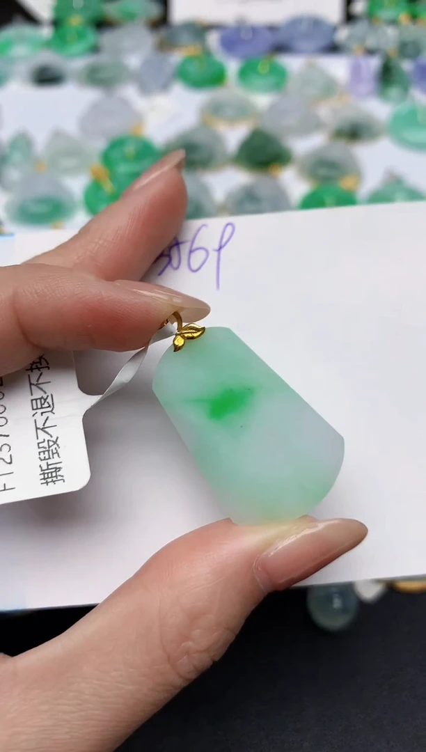 颈饰未镶嵌翡翠天然缅甸A货翡翠百元以上9元证书费自理