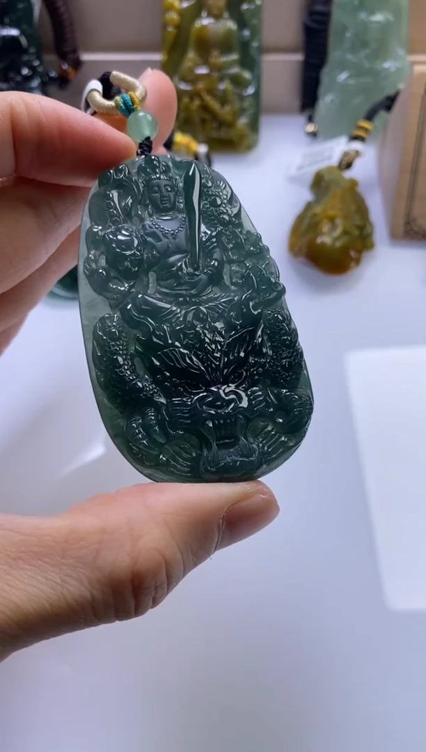 颈饰未镶嵌翡翠