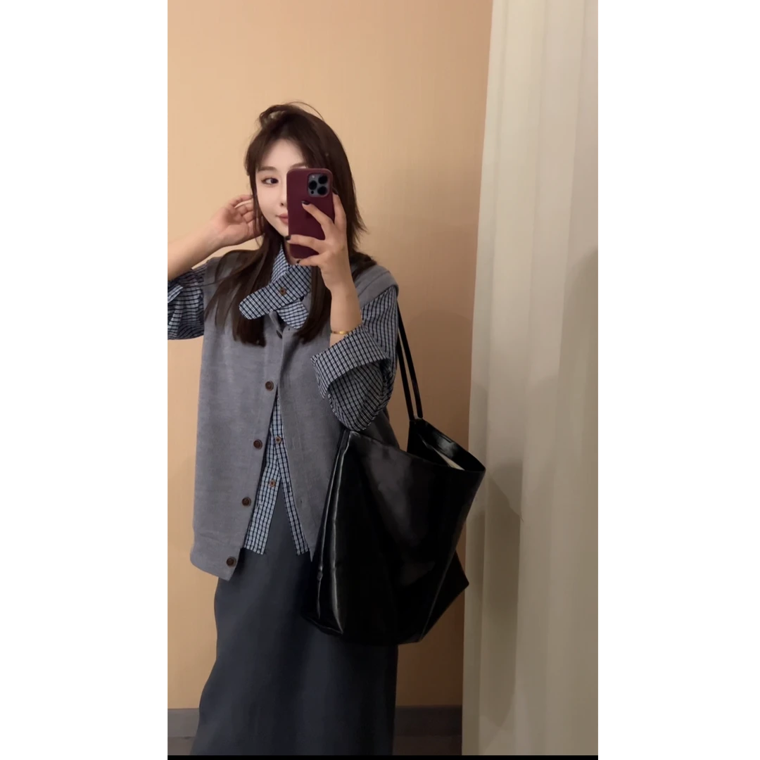 西西  [减龄穿搭] 学院风显瘦叠穿衬衫-马甲-半身裙套装