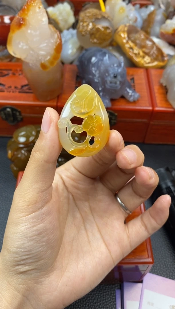 玛瑙/玉髓挂件未镶嵌惜*1