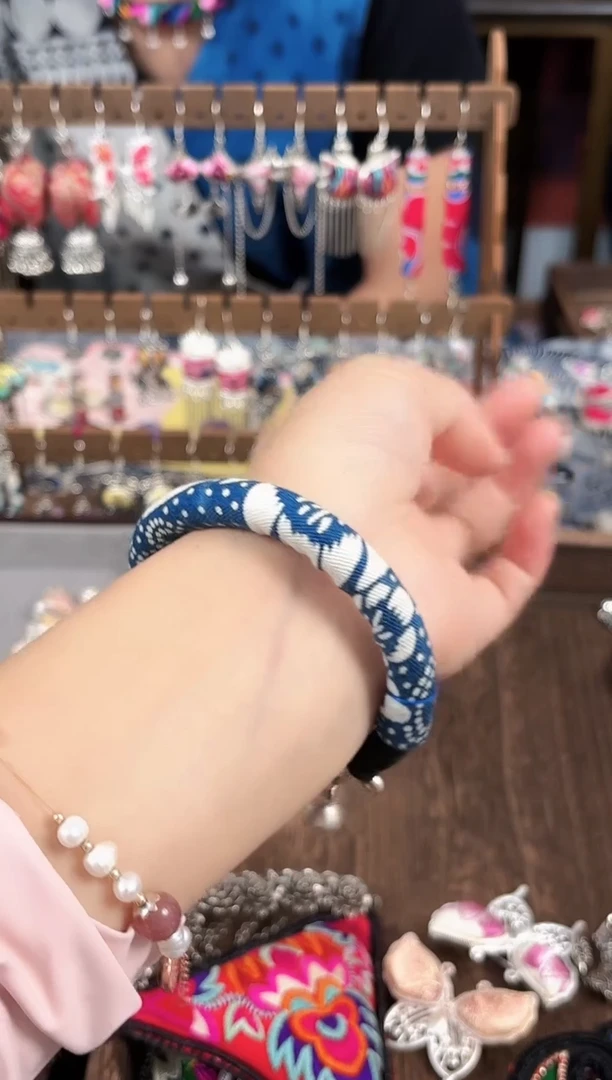 织绣民族风非遗老绣饰品576