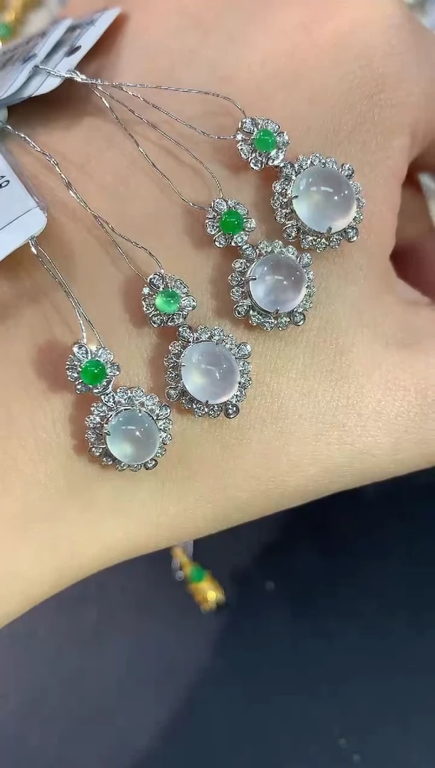 吊坠(不含链)18K金镶嵌翡翠A327|多样性发其一|2680