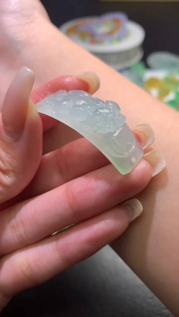 未镶嵌定制翡翠毛货 35.8-12.4-8.4