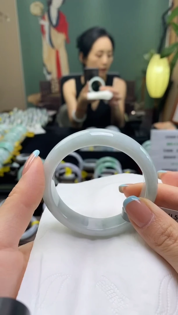 翡翠手镯未镶嵌53.9圈口t