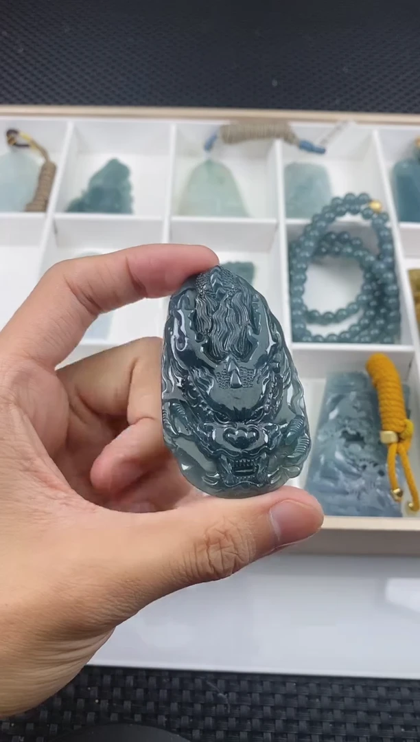 翡翠未镶嵌颈饰