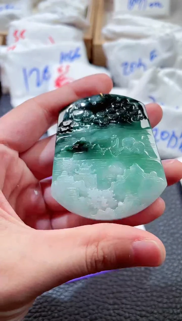 翡翠未镶嵌颈饰00005080