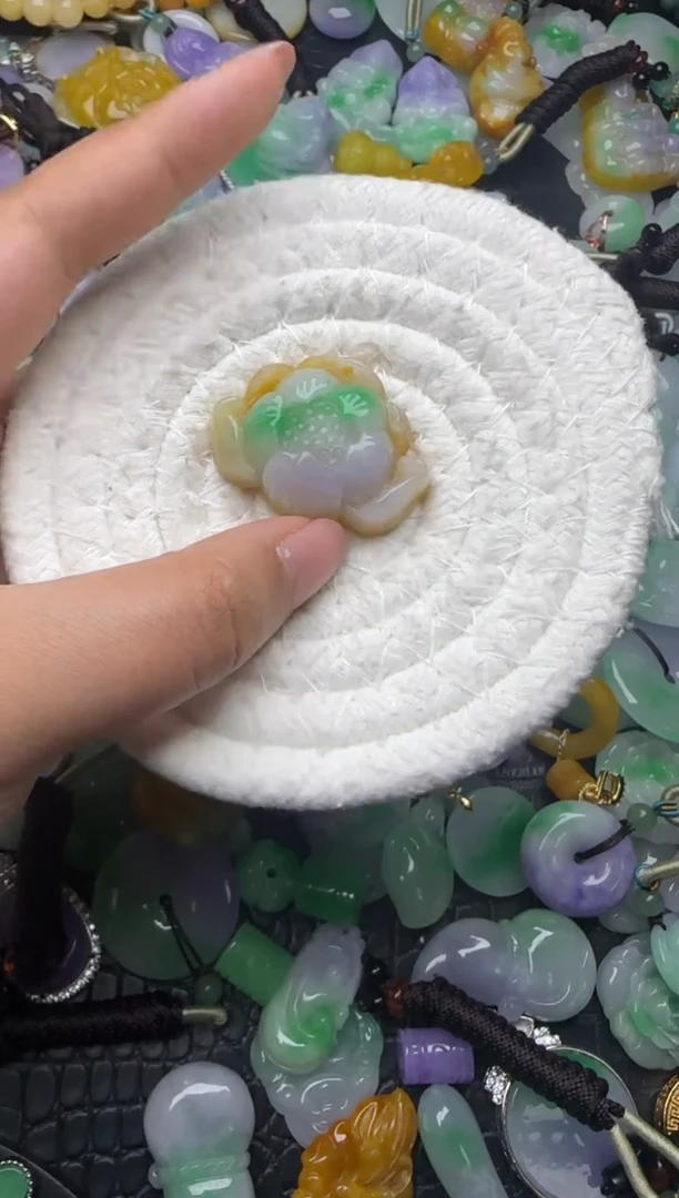 颈饰未镶嵌翡翠缅甸翡翠吊坠