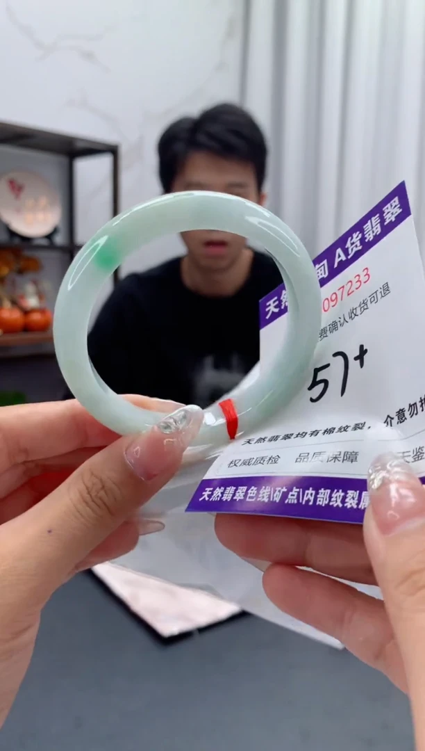 未镶嵌手镯翡翠有纹，完美者勿拍