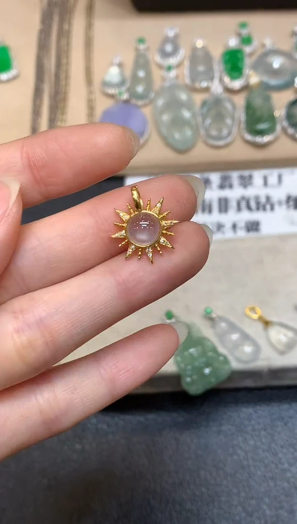 颈饰18K金镶嵌翡翠蛋面【无服务费