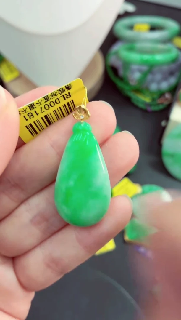 吊坠(不含链)未镶嵌翡翠挂件