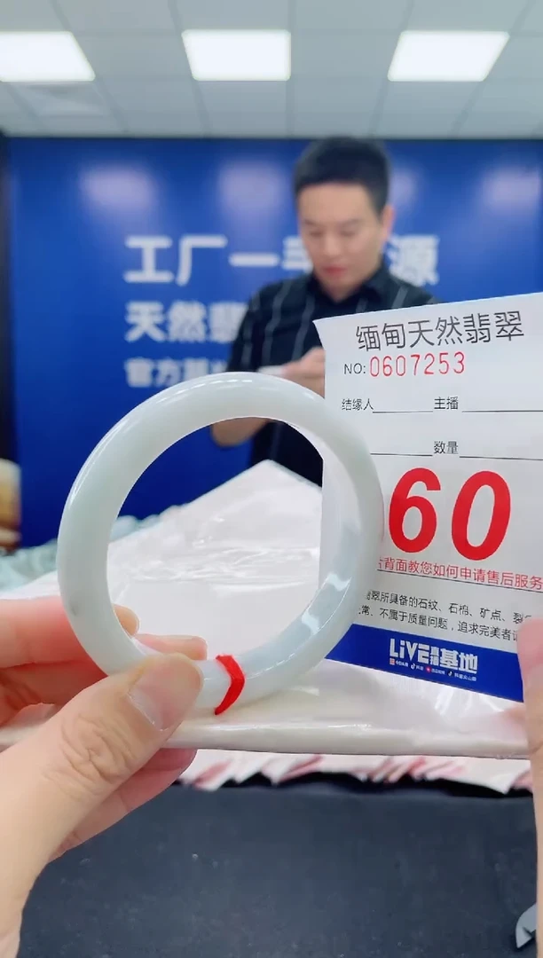 未镶嵌手镯翡翠天然翡翠手镯