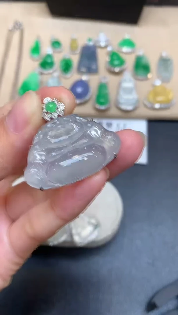 颈饰18K金镶嵌翡翠佛公【无服务费