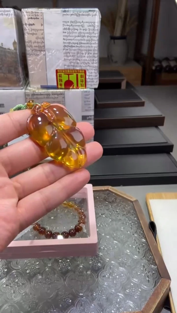 琥珀颈饰未镶嵌叶子