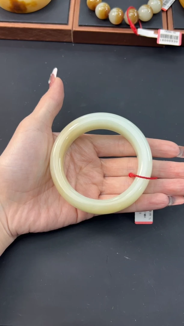 【闪购商品】和田玉手镯未镶嵌且末金山微色差57+手镯