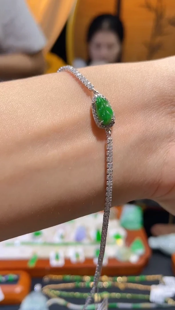 颈饰未镶嵌翡翠手链