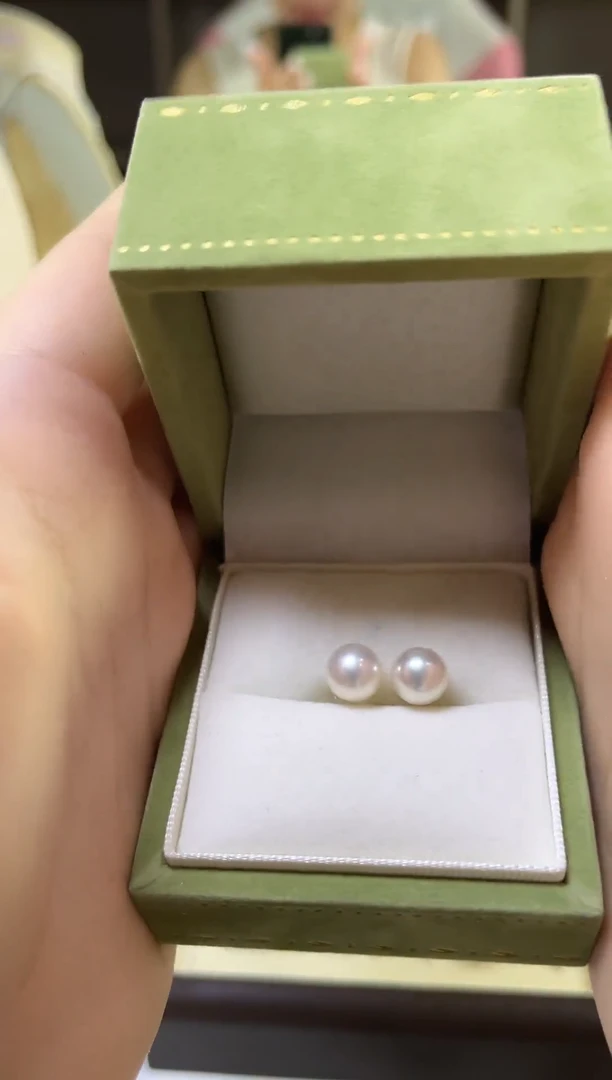 18K金镶嵌耳钉海水珍珠耳钉