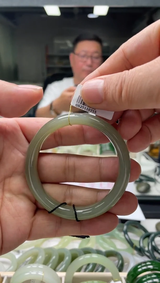 【闪购商品】和田玉手镯未镶嵌编码 0215圈口55-56