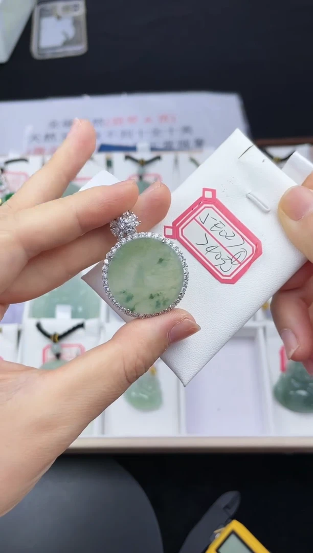 翡翠未镶嵌吊坠(不含链)孤品5E027冰飘花圆牌（不含链）