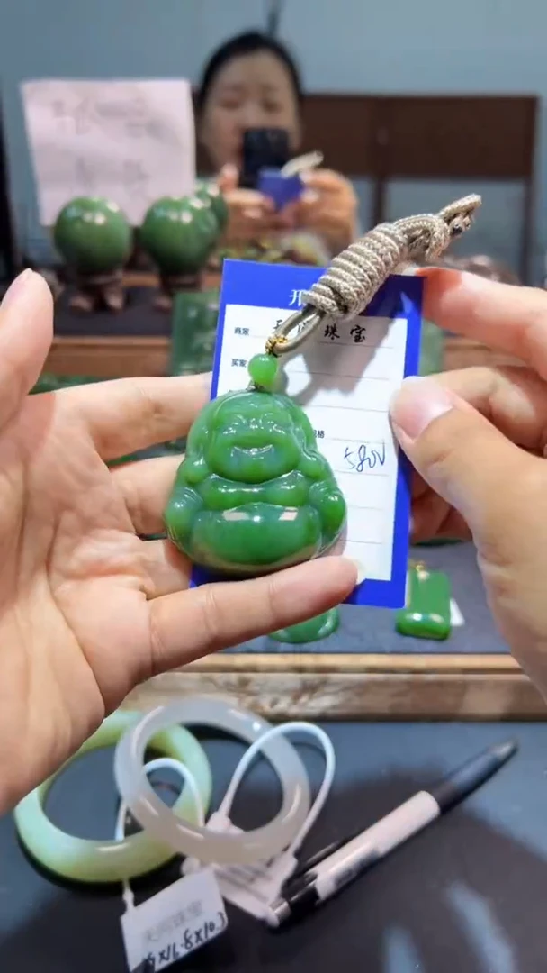 颈饰未镶嵌和田玉（碧玉）1