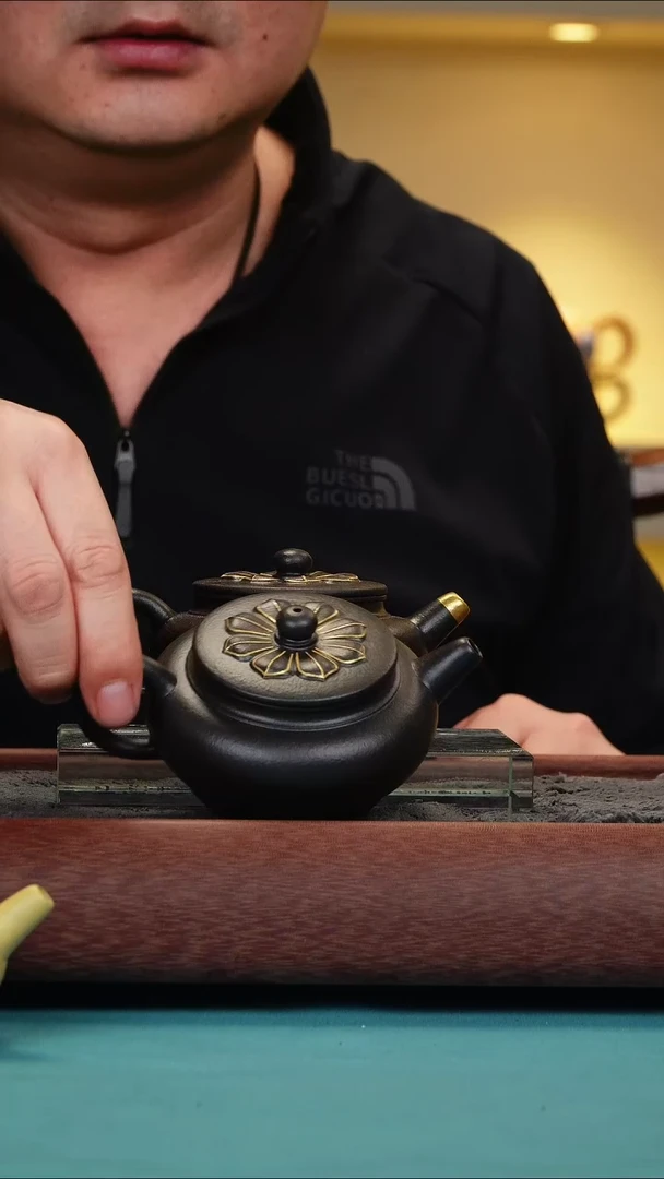 茶壶紫砂F****n莲语  本绿还原烧  魏加峰制