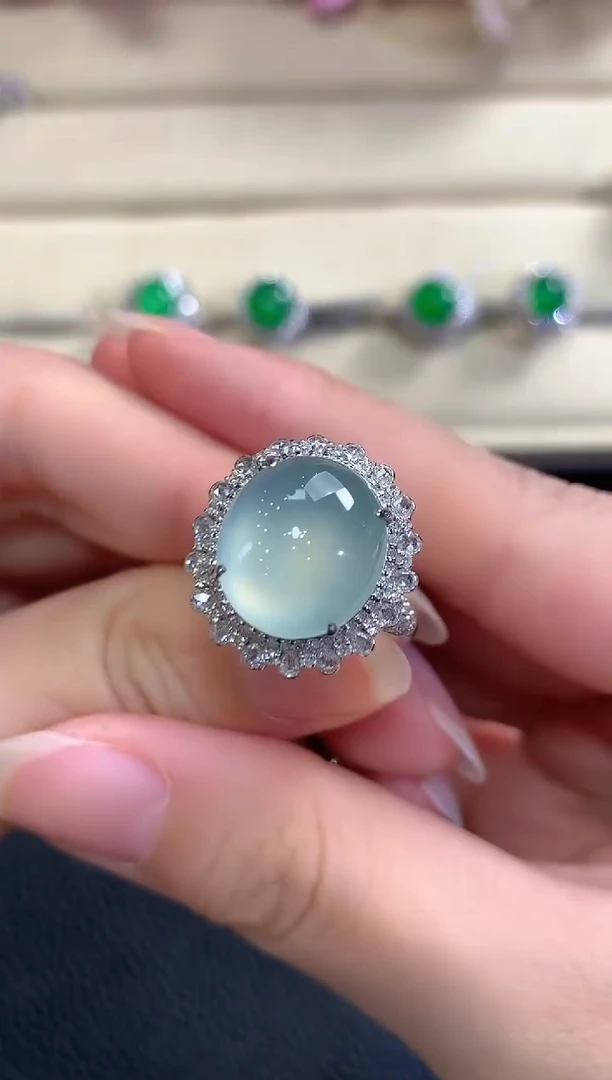 18K金镶嵌戒指翡翠春日珠宝 B100