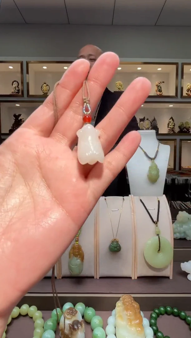 颈饰未镶嵌和田玉1