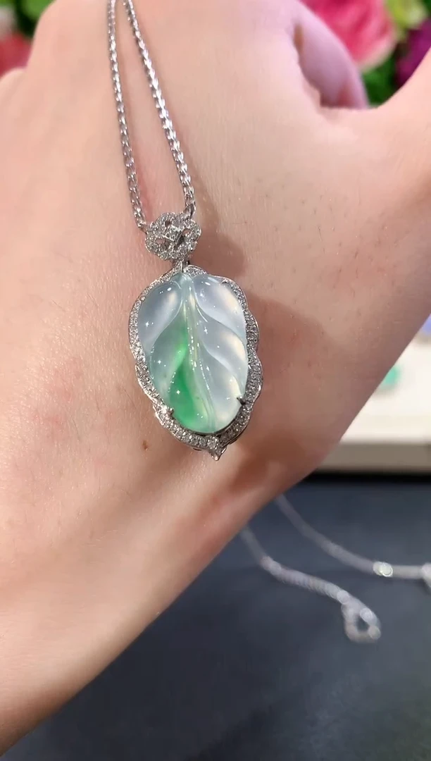 翡翠18K金镶嵌吊坠(不含链)a32