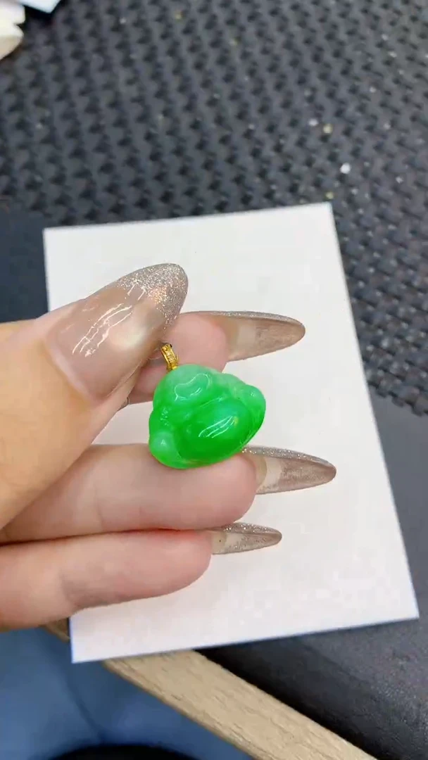 颈饰18K金镶嵌翡翠1