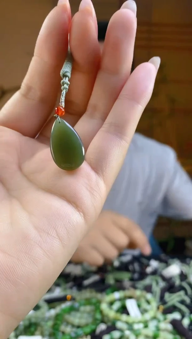 和田玉未镶嵌颈饰多样性发货，拍一发一