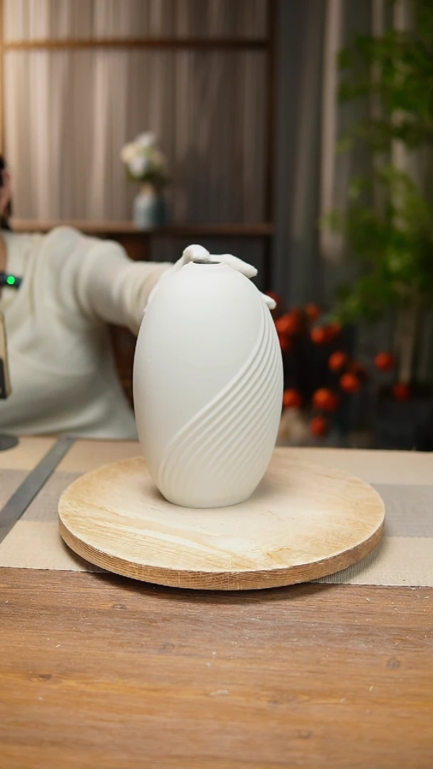 【闪购商品】陶瓷 花器斜纹水滴高26