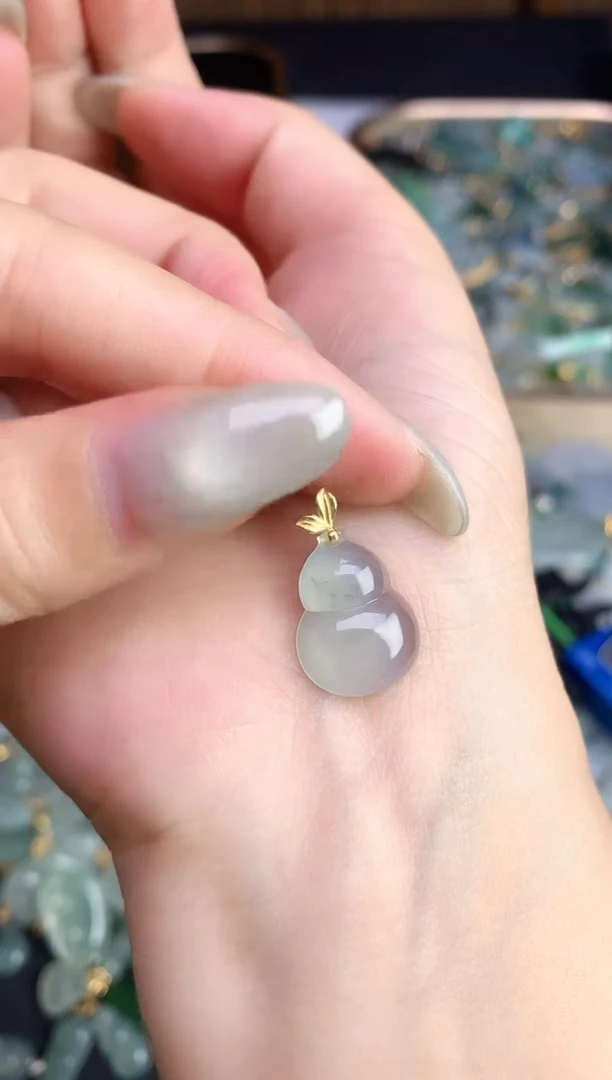 颈饰18K金镶嵌翡翠20251106111