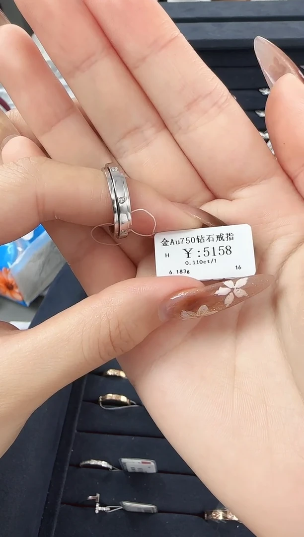 【闪购商品】钻石戒指/指环18K金镶嵌B2499908906877