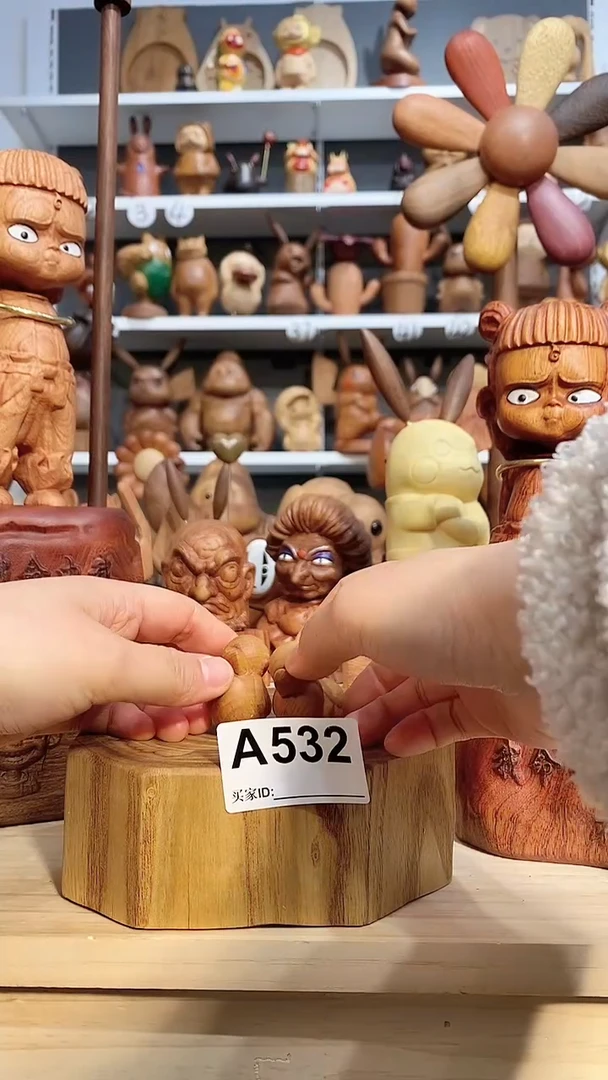 【闪购商品】木木雕摆件可爱卡通