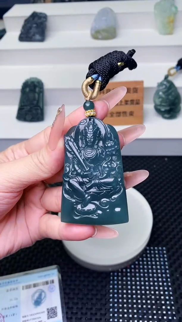 颈饰未镶嵌翡翠