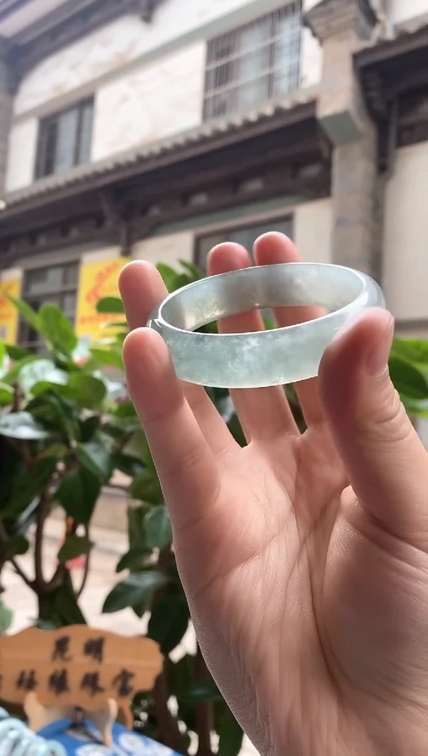 翡翠手镯未镶嵌58圈