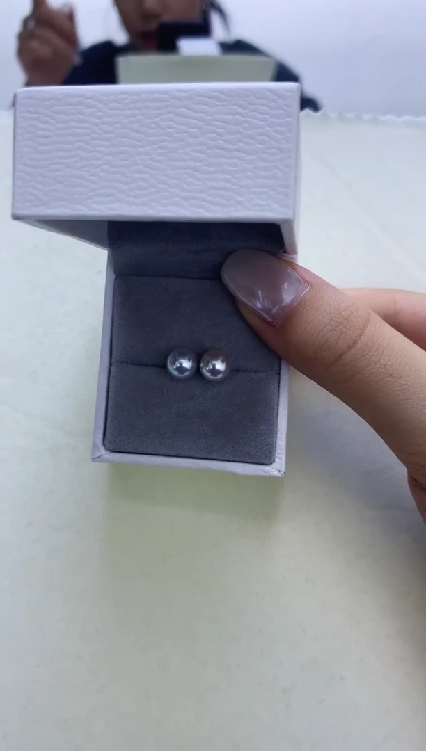 18K金镶嵌DA海水珍珠灰珠素钉7-7.5MM GD154