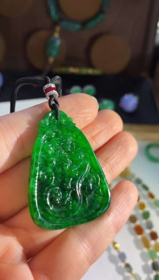 颈饰未镶嵌翡翠吊坠
