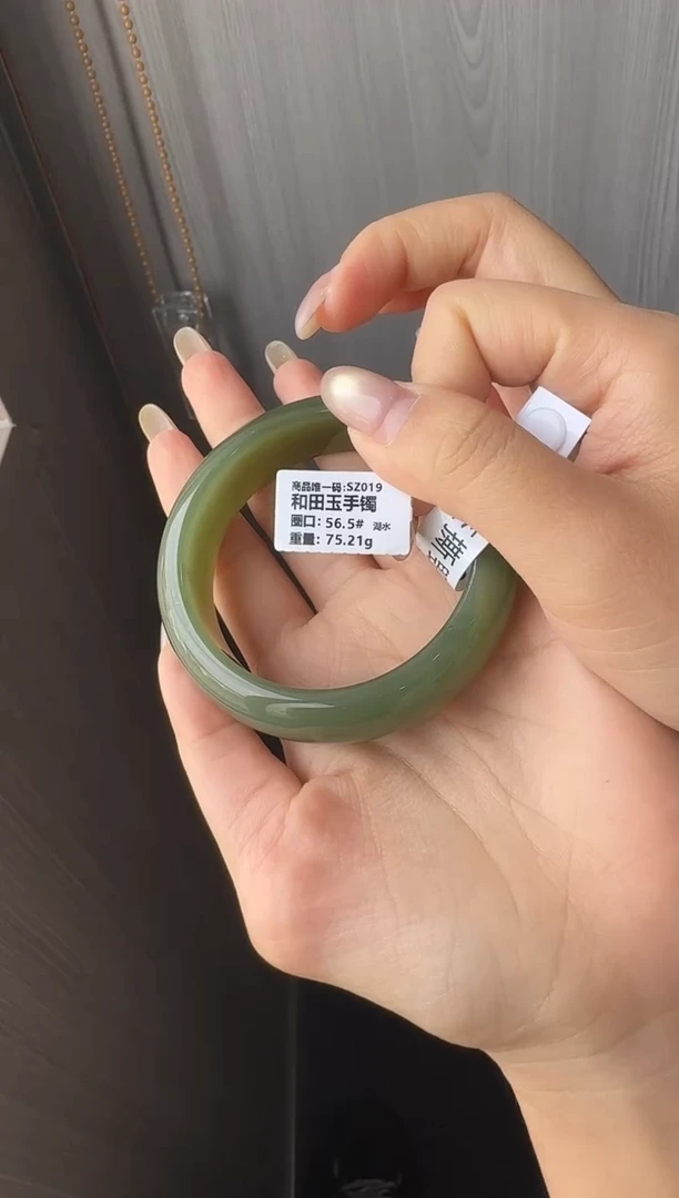未镶嵌手镯和田玉56圈口 宽版手镯