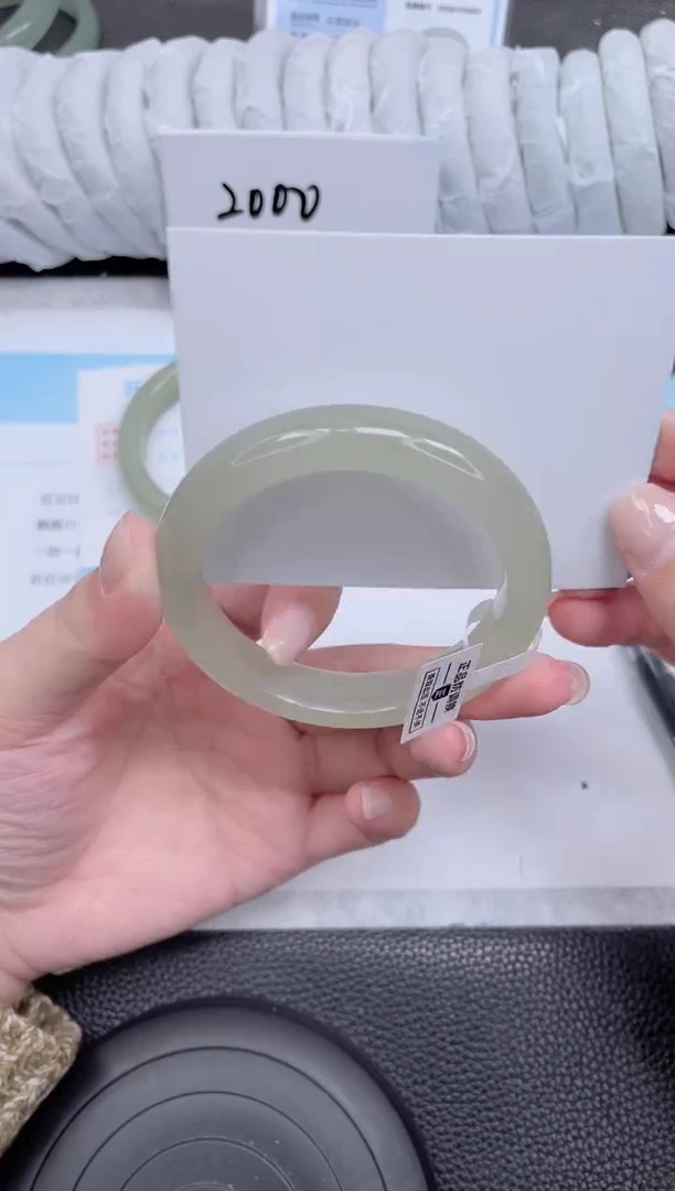 未镶嵌手镯石英质玉55-58.2