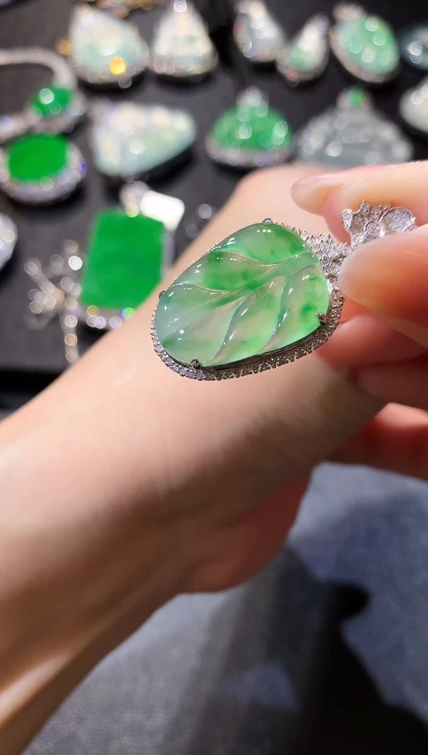 【闪购商品】翡翠吊坠(不含链)18K金镶嵌33-叶子（多样性发货一件