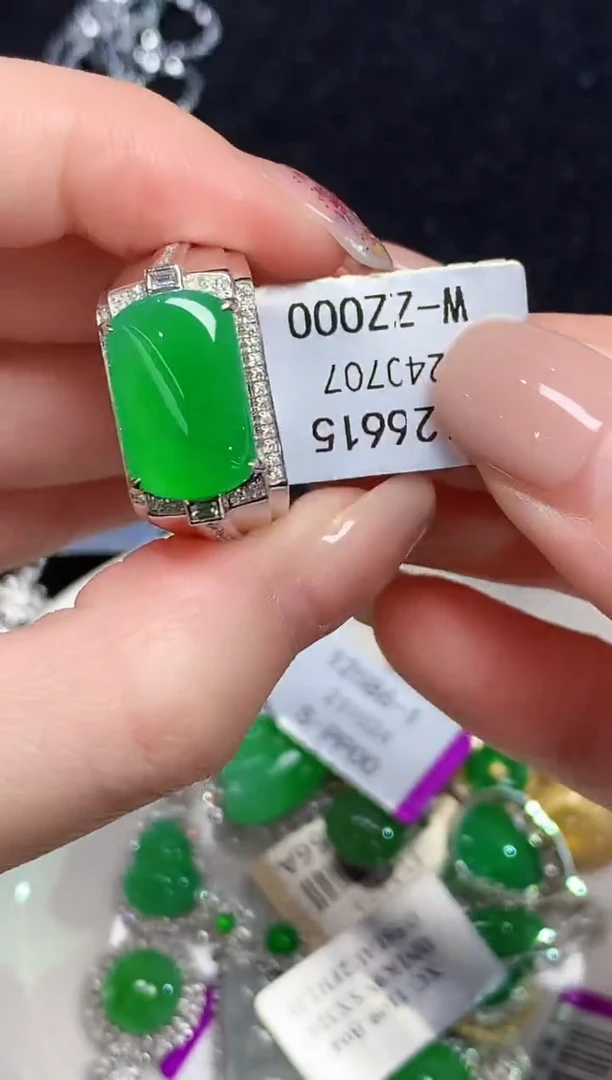 18K金镶嵌戒指翡翠?SY多样性发其一