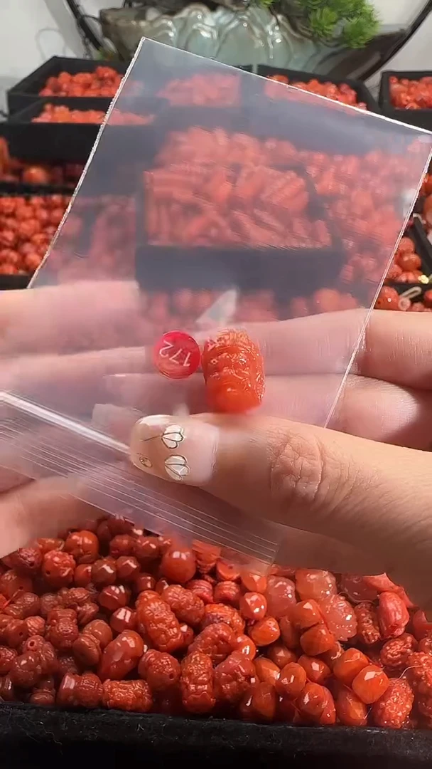 颈饰未镶嵌南红玛瑙1