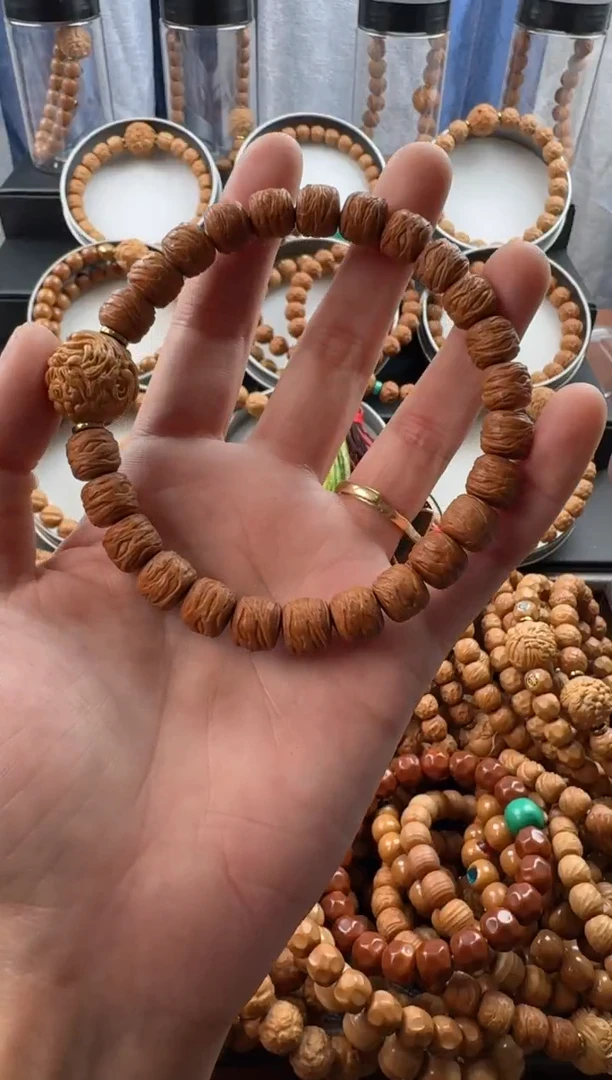 手串猴头核桃破茧送单颗雕刻瑕疵