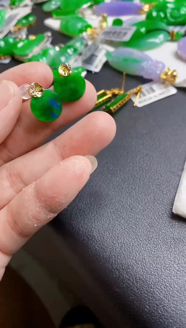 翡翠18K金镶嵌颈饰耳钉