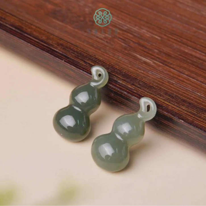 石惑珠宝~和田玉葫芦吊坠约13.5*28mm/多样性发一