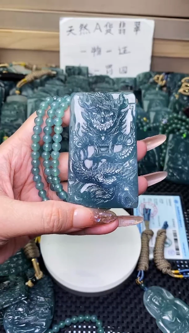 颈饰未镶嵌翡翠